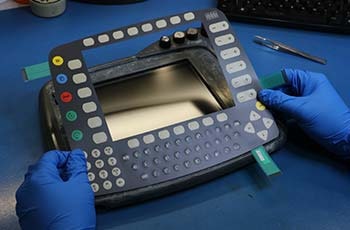 Oprava desky elektronického obvodu